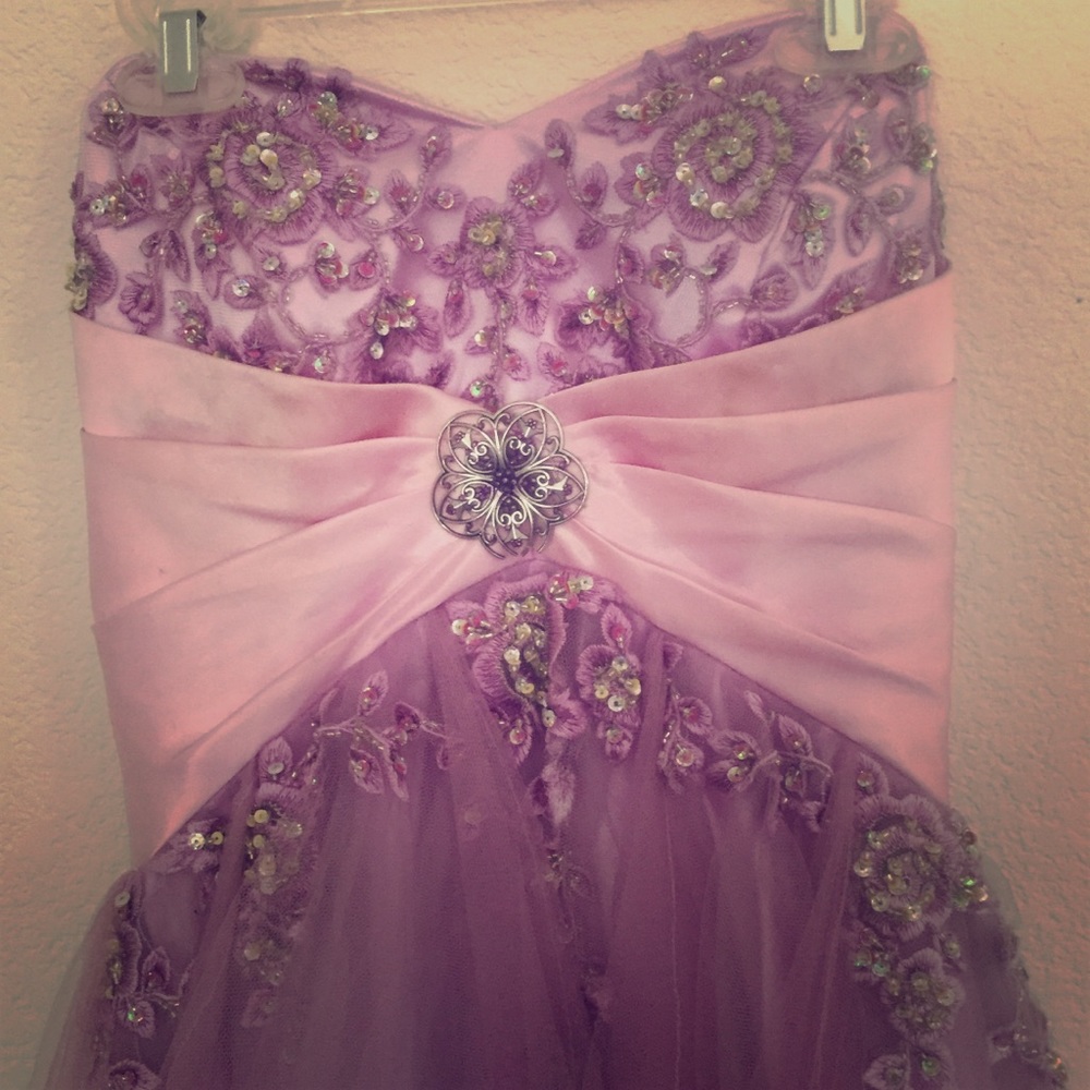 Short (cocktail) strapless purple prom dress